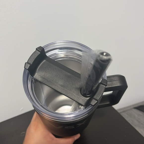 NEW Victoria’s Secret 40oz Tumbler - Picture 4 of 5